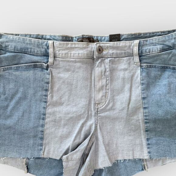 Torrid 24 Raw Hem Jean Shorts Patchwork Panel Light Wash Casual Plus Denim - Picture 3 of 8